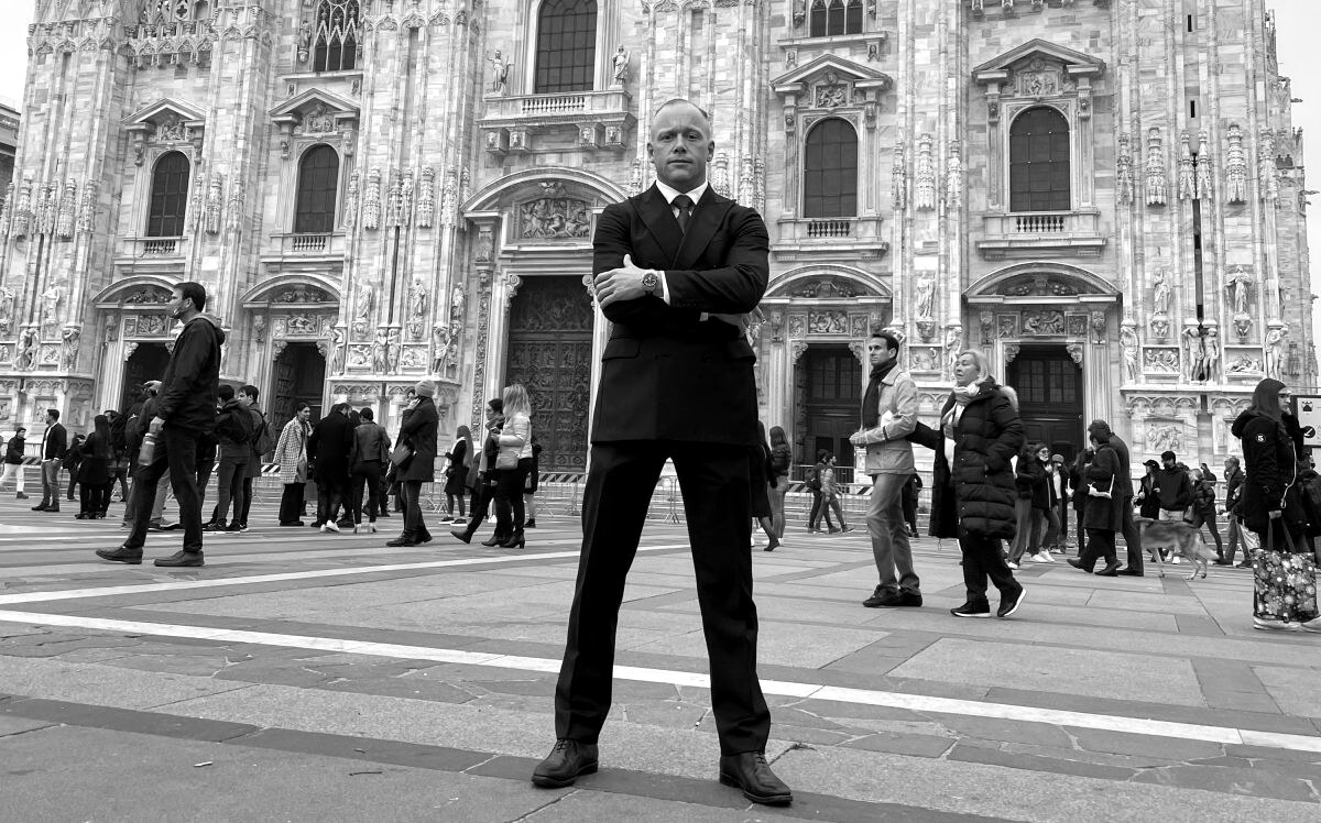 Niklas Lindahl davanti al Duomo di Milano